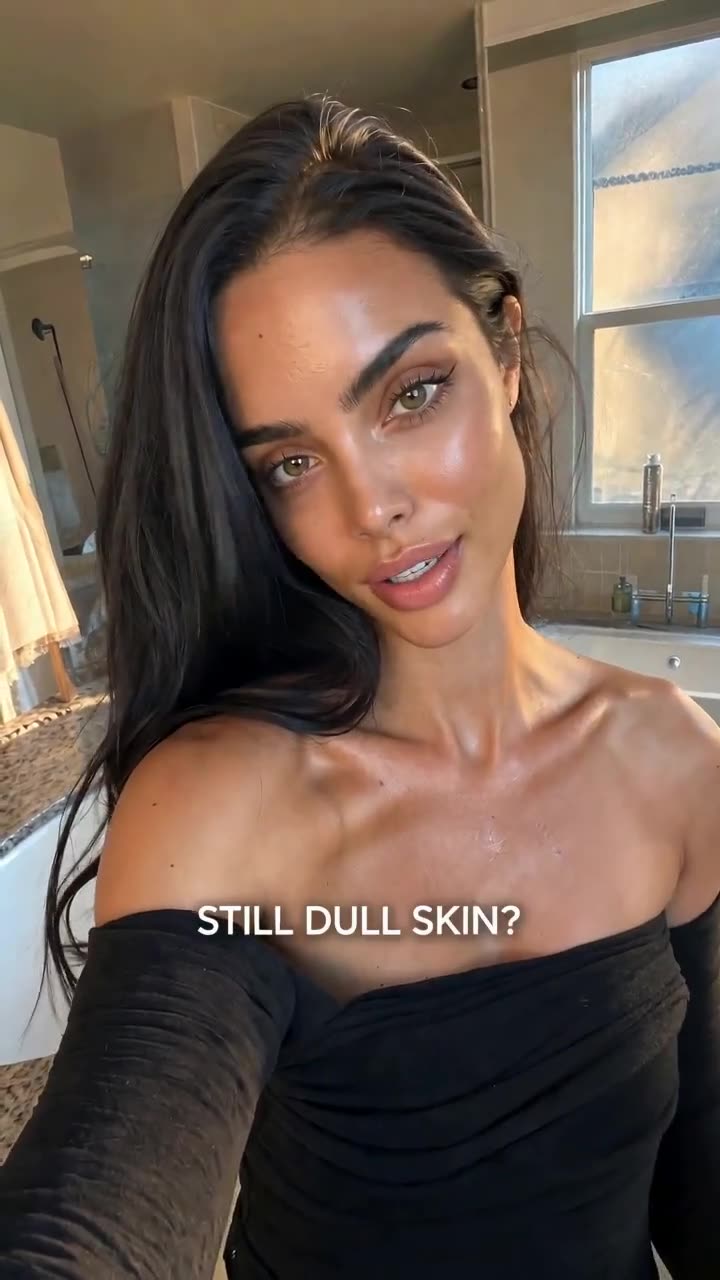 UGC-style skincare ad, presenter to camera
